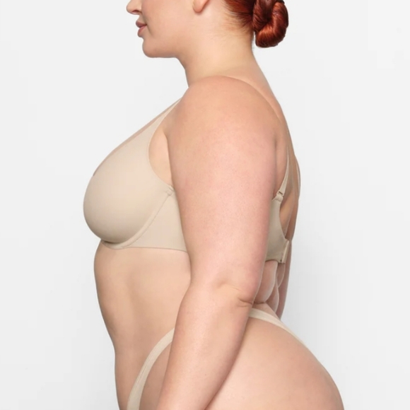 Skims Fits Everybody Plunge Bra - Picture 3 of 4